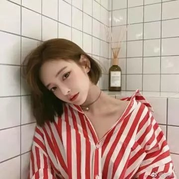 白箱海报